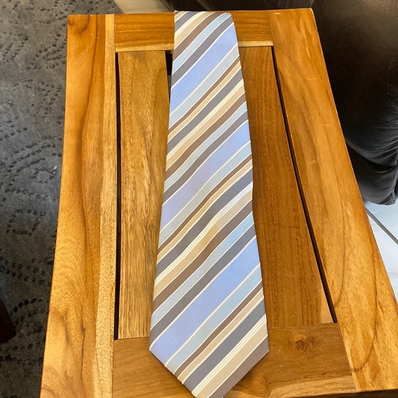 Studio Tie - Picture 1 of 6